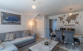 Walk To Liverpool Airport - Luxury Stay With Ev Charge - Fast Wifi